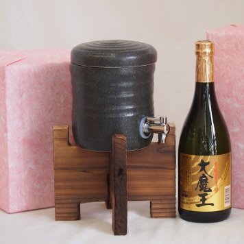 国産美濃焼 焼酎サーバー1200cc木代付セット(13.5×15.5cm 1.6kg)濱田酒造 本格芋焼酎 大魔王 (鹿児島県) 720ml