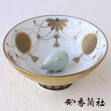 香蘭社 盃 干支 亥 2930II-BGE 食器 有田 白磁 宮内庁 酒器 さかずき ぐい呑み 杯 おちょこ 金杯 高級 猪口 陶磁器 和食器 猪 いのしし 祝盃 お祝い正月 迎春 縁起【伝統工芸・和遊感】