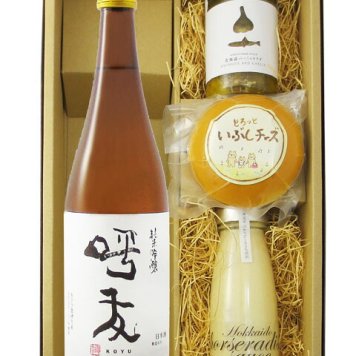 ★ 送料無料 ★ 呼友 ( こゆう ) 純米吟醸  720ml ＋ おつまみ 3種セット【 9425 】【 日本酒・おつまみセット 】【 要冷蔵 】【 ハロウィン 贈り物 ギフト プレゼント 誕生日 結婚のお祝い 】