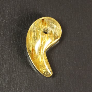 【天然石ギフト】 ［ギラギラ輝く］一点物 タイチンタイガールチル 勾珠 虎目金針水晶 お守り効果 力が宿る 天然石 パワーストーン 誕生日プレゼント 天然石好きへ 無料ラッピング KMr10