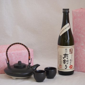 国産美濃焼 黒千代香2合セット2客ツル付(450g)井上酒造 本格麦焼蔵詰前割り酎独奏会りさいたる12° (大分県) 720ml