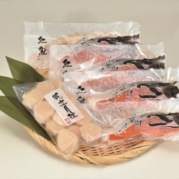送料無料 北海道産地直送 カネサン佐藤水産 紅鮭・ほたて貝柱詰合せ  ※ご注文後約7～10日前後での発送となります。沖縄・離島へは別途配送料が発生いたします お取り寄せグルメ スイーツ
