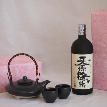 国産美濃焼 黒千代香2合セット2客ツル付(450g)神楽酒造 本格芋焼酎 天孫降臨 (宮崎県) 720ml