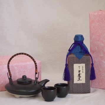 国産美濃焼 黒千代香2合セット2客ツル付(450g)濱田酒造 本格芋焼酎 長期貯蔵芋原酒特上大魔王 (鹿児島県) 600ml
