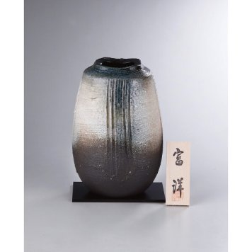 【直送】信楽焼 白泥青窯変花瓶 [26-0243-052] 陶器製 黒敷板 立札付き 日本製 さわやか 青釉 フラワーベース 信楽焼き 花器 焼き物 和風 土味 高級感 プレゼント ギフト