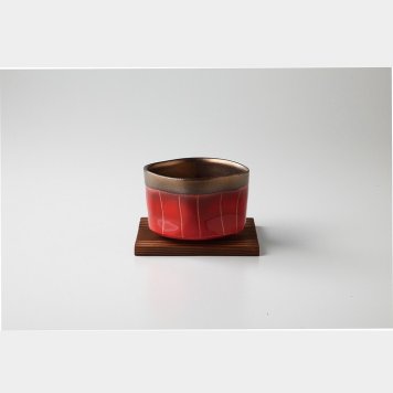 いっぷく碗　金彩十草　赤 いっぷく碗：陶器、敷板：杉板 万古焼 やきものの里から、暮らしを贈ります。　ギフト 食器 セット テーブルウェア