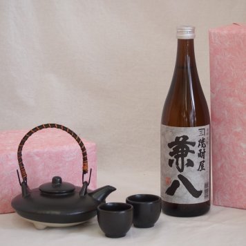 国産美濃焼 黒千代香2合セット2客ツル付(450g)四ツ谷酒造 本格麦焼酎 焼酎 屋兼八25° (大分県) 720ml