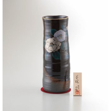【直送】美濃焼 10号黒伊賀長花瓶 [26-0244-040] プラチナ山茶花 フラワーベース 陶器製 花瓶 花器 花入れ 日本製 伝統工芸 和風 モダン 敷布 木札付き プレゼント ギフト