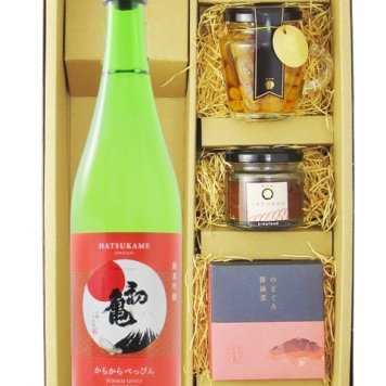 ★ 送料無料 ★ 初亀 べっぴん 辛2 ( からから ) 純米吟醸 720ml ＋ 海鮮おつまみ 3種セット【 8267 】【 日本酒・おつまみセット 】【 要冷蔵 】【 ハロウィン 贈り物 ギフト プレゼント 誕生日 結婚のお祝い 】