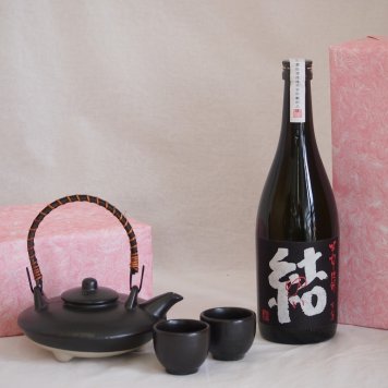 国産美濃焼 黒千代香2合セット2客ツル付(450g)濱田酒造 本格芋焼酎 結28° (鹿児島県) 720ml