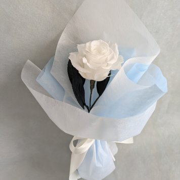 【プリザーブドフラワー／白薔薇のふんわり一輪ラッピング】
