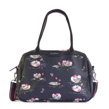 キャスキッドソン Cath Kidston ショルダーバッグ 斜めがけバッグ BUSY BAG UPDATE WATERLILIES フラワー柄ネイビー系 レディース 花柄 プレゼント ギフト おでかけ 755962