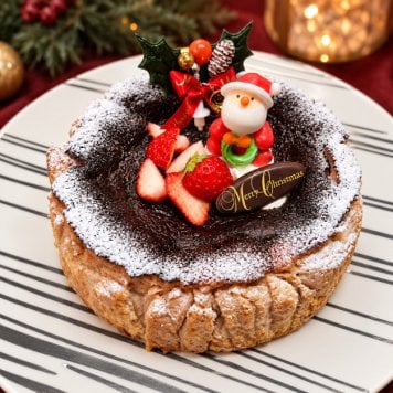 クリスマスの軽井沢農園パティスリーより高原いちごバスクチーズケーキ   ４号（プレザーブジャム付き）