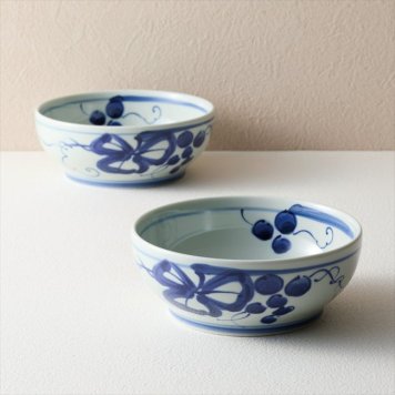 波佐見焼 古染青磁ぶどう絵 ペアマルチボール　 009-445M  内祝 内祝い お祝 御祝 記念品 出産内祝い プレゼント 快気祝い 粗供養 引出物