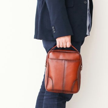 GEM BASIC 縦型 ショルダーバッグ 斜め掛けバッグ 牛革 バッグ メンズ 縦型ショルダー【北海道・沖縄県・離島 配送不可】