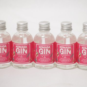 鹿児島県産イチゴ5本セット(ミニチュアジンKOMASA-GIN 苺 45%vol) 45ml×5本
