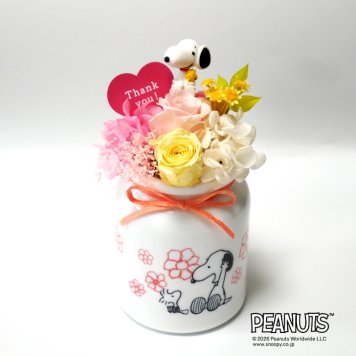 【公式ライセンス商品】送料込み スヌーピーローズアレンジHUG・Thank you【プリザーブドフラワー フラワーアレンジメント カップ 花 お花 キャラ スヌーピー 雑貨 インテリア プレゼント ギフト 母の日　誕生日 記念日 お祝い】