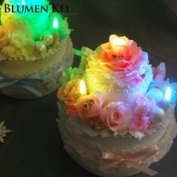 送料無料 プリザーブドフラワー 花 光る フラワーケーキ 2段／メッセージカード オルゴール クリスマス 結婚記念日 プレゼント ギフト オルゴール 結婚祝い ウェディング 誕生日 プロポーズ お祝い 女性 妻 LED 光る かわいい おしゃれ フラワー 開店祝い 入学祝い 母の日 敬老の日 クリスマス ハロウィン ホワイトデー バレンタインデー 新年 正月 いい夫婦の日