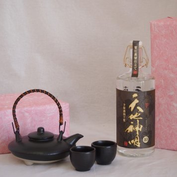 国産美濃焼 黒千代香2合セット2客ツル付(450g)神楽酒造 本格芋焼酎 常圧蒸留仕立て天地神明 (宮崎県) 720ml