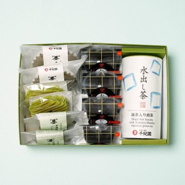 【季節限定】水出し煎茶と涼菓 宇治抹茶焼き菓子詰合せ／日本茶 水出し煎茶 水出し緑茶 水出し茶 ティーバッグ 抹茶マドレーヌ 抹茶フィナンシェ わらび餅 ヴァッフェル 洋風せんべい 抹茶スイーツ お茶とお菓子 お祝い 内祝い 御礼 ご挨拶 お返し お見舞い お供え 誕生日 記念日 手土産 お土産