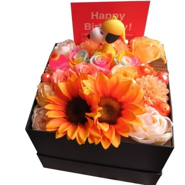 ひまわり入り スヌーピー 花束風 フラワーギフト 箱を開けてサプライズ  ボックス レインボーローズ プリザーブドフラワー入り