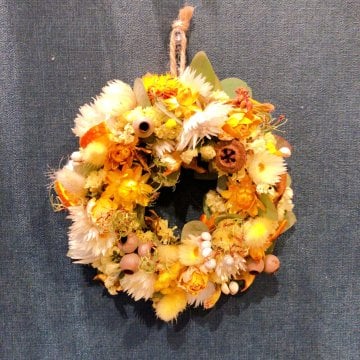☆ラウンドリース　イエロー☆　お花　花　生花　花束　フラワー　アレンジメント　ドライフラワー　プレゼント　ギフト　贈り物　お祝い　誕生日 母の日　父の日　結婚祝い　出産祝い　バレンタインデー　ホワイトデー　記念日　敬老の日　結婚記念日 彼氏　彼女　送別　退職　入学　卒業　開店祝い　周年祝い