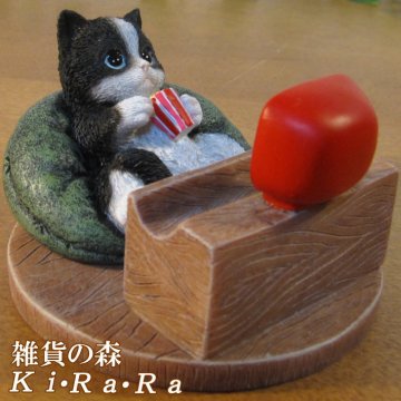猫　置物 リアル　スマホスタンド　キャット　レトロタイプ　ハチワレ　ネコ　動物オブジェ　ガーデン　オーナメント　店舗　カウンター　装飾　オブジェ　インテリア　玄関先　庭　ねこ好きさん人気ギフト　動物人気ギフト　クリスマスプレゼント　お誕生日祝い　母の日人気　父の日人気　敬老の日人気