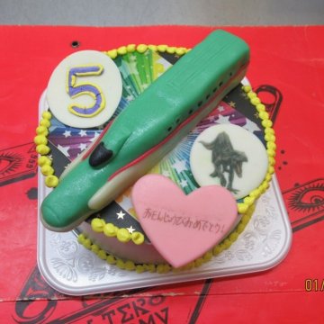 乗り物ケーキ【2】5号サイズ(直径15cm) 恐竜ケーキ 立体ケーキ 写真ケーキ 似顔絵ケーキ 乗り物ケーキ 車ケーキ バースデーケーキ オリジナルケーキ オーダーメイド 超立体 記念日 クリスマス お誕生日 還暦 結婚記念日 お祝い 恐竜好き 写真入る