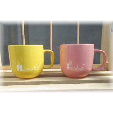 限定～名入れペアマグカップ～名入れ彫刻【スワロフスキーデコ付きペアマグカップ♡ピンク&イエロー】誕生日・結婚祝い・二人の記念日・クリスマスプレゼント・お祝いギフトにオススメ♪
