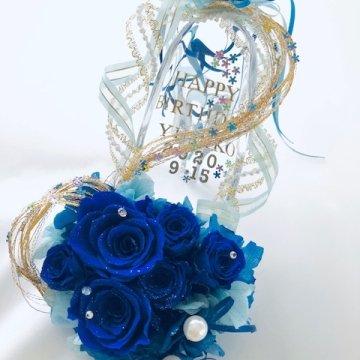 【プリザーブドフラワー／ガラスの靴リングピロー】青い薔薇と金色のリボンに幸せをのせて
