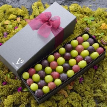 フルーツ ギフト 贈り物【無料リボンラッピング】結婚 御祝 誕生日【ぶどうの宝石箱 ヴェレゾンスブーケ】 岡山 葡萄 シャインマスカット ピオーネ 桃太郎ぶどう 果物【10月上中旬から発送】