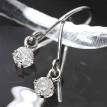 ピアス レディース K18 ホワイトゴールド 0.1ct ダイヤモンド フックピアス 18金 ダイヤ 揺れる 宝石 記念日 誕生日 プレゼント 女性 彼女 妻 贈り物 華奢 上品 ギフト