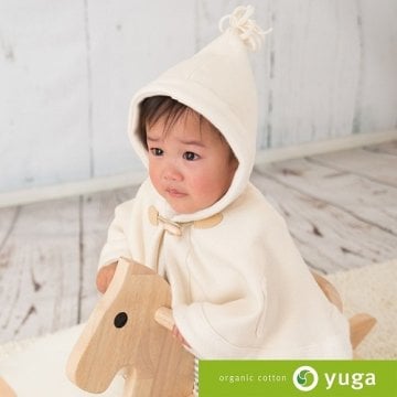 ☆yuga ダッフル・マント オーガニックコットン100%☆【出産祝い】/日本製　～長くご愛用頂けるケープは出産祝いにも大変人気のアイテム。ダッフル仕立てのマニッシュな雰囲気に、クルクル可愛いアクセントが付いたフードがユニークな一枚です。～