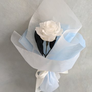 【プリザーブドフラワー／白薔薇のふんわり一輪ラッピング】