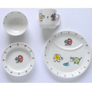 ベビーギフトセット【リサラーソン】ベビー食器セット 出産祝い 日本製 御祝 贈り物 御誕生日 磁器製 お食事セット お食い初め★本格的な磁器製お食事セット！高級感★