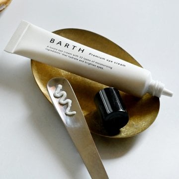  【ラッピング付き】BARTH プレミアムアイクリーム 15g（ 安定化レチノール配合 ポイント密着浸透 ふっくらハリ目元 ギフト 女性 プレゼント 記念日 おしゃれ 内祝い お祝い お礼 結婚 出産 誕生日 新生活 クリスマス ）