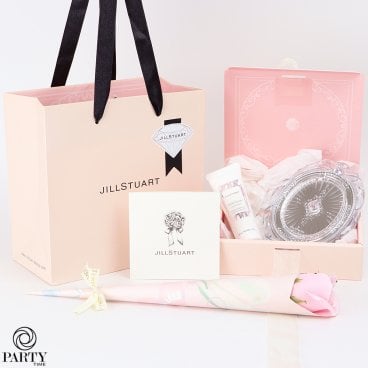 JILL STUART(ジルスチュアート) 【ベストセラー大人気ギフトセット】　鏡＆ハンドクリーム （ラッピング済）　コスメ 化粧品 デパコス ギフト プレゼント ブランド 高級 女性 人気 ラッピング ブーケ 母の日 ホワイトデー クリスマス 誕生日 キット コフレ 彼女 記念日 女友達 感謝【季節のソープフラワーブーケ】