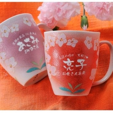退職 異動 名入れ SXX 有田焼 幸せを運ぶ 蘭マグカップ 単品 木箱入り / プレゼント ギフト 退職 記念 誕生日 還暦 古希 喜寿 傘寿 米寿 緑寿 早寿 長寿 祝い 赤 紫 黄 青 緑 選べるカラー