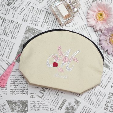 敬老の日 プレゼント ギフト 2026 名入れ ポーチ 刺繍 レース イニシャル オーバル レディース 誕生日 お祝い 贈り物 小物入れ 化粧ポーチ かわいい メイクポーチ 大きい　黒 ブラック 祖母 おばあちゃん 実用的 おしゃれ 趣味グッズ もらって嬉しい センスがいい 