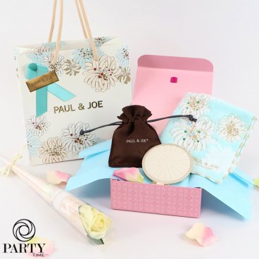 PAUL & JOE BEAUTE(ポール ＆ ジョー ボーテ) 【パリジェンヌ ギフトセット B】ハンドタオル ＋ 鏡 ＋ ソープフラワーブーケ (ラッピング済)コスメ 化粧品 デパコス ギフト プレゼント ブランド 高級 女性 人気 ラッピング ブーケ 母の日 ホワイトデー クリスマス 誕生日 キット コフレ 彼女 記念日 女友達 感謝【季節のソープフラワーブーケ】