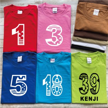 雑誌表紙掲載【数字/名入れ】ナンバーTシャツ チーム 倶楽部  部活 ユニフォーム 父の日 母の日 敬老の日 誕生日 出産祝い 結婚祝い  還暦 敬老の日 名前入り 家族 夫婦 親子 カップル ファミリーデザイン お揃い  ペアtシャツ ペアルック tシャツ ベビー服 親子コーデ リンクコーデ マタニティフォト 結婚記念 プレゼント ギフト ペアギフト クリスマスプレゼント