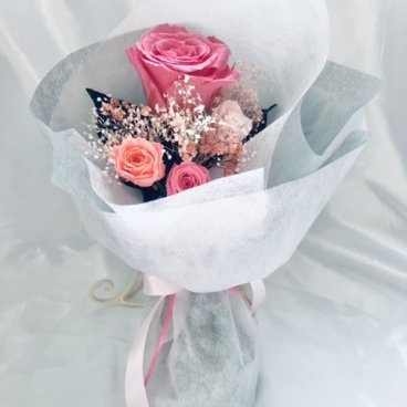 ピンクローズとミニ薔薇とかすみ草のふんわり花束（プリザーブドフラワー）