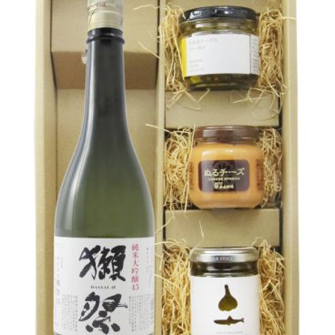 ★ 送料無料 ★ 獺祭 純米大吟醸45 720ml ＋ おつまみ3点セット【 日本酒・おつまみセット 】【 6334 】【 ハロウィン 贈り物 ギフト プレゼント 誕生日 結婚のお祝い 】