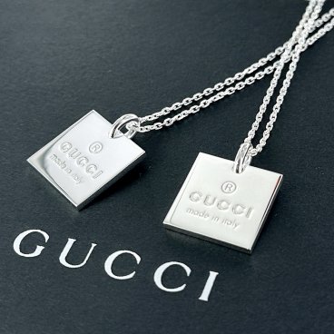 GUCCI グッチ ペアネックレス 結婚記念日 プレゼント ペア 夫婦 両親 友達カップル お揃い カップル ネックレス ペンダント 誕生日 ペアアクセサリー ペアジュエリー ペアギフト 贈り物 成人 卒業 入学