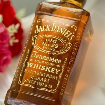 ウイスキー 名入れ 【ジャックダニエル 700ml】 誕生日 プレゼント 男性 父の日 おすすめ 女性 ギフト 母の日 名前入り 成人祝い お酒 メッセージ 20歳 人気 還暦祝い 記念品 退職祝い 結婚祝い 出産祝い 開店祝い 昇進祝い 古希 喜寿 贈り物 父 母 おしゃれ BAR