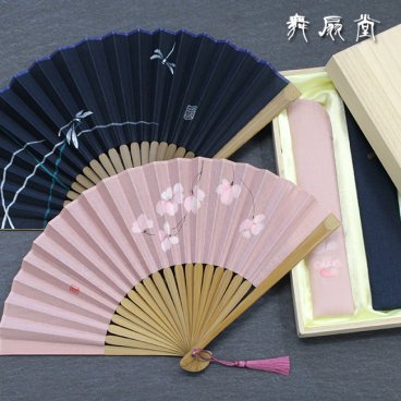 ★名入れ対応 ペアギフト 2本セット『【男女ぺあ扇子】慶福＆慶花(ペア専用桐箱)』名入れ お揃い 結婚祝 おしゃれ 和風 プレゼント お祝 誕生日 記念日 お礼 日本土産 海外 周年記念