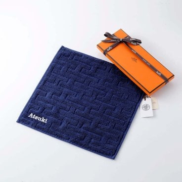 HERMES エルメス カレ・タオル ステアーズ マリン  単品 名入れ代込み ハンドタオル 厚手 名前 名入れ 刺繍 名入れギフト プレゼント 誕生日 記念日 記念品 受賞 お祝い 法人 引越祝 入学祝 父の日 母の日 長寿祝 敬老の日 高級 ブランド 正規品 綿 コットン 青