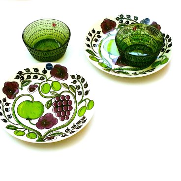 北欧ブランド食器　アラビアARABIA　パラティッシパープル、　イッタラiittala  カステヘルミ　モスグリーン、　ボウル・プレート・ペアセット【食器セット　お祝い　新生活　プレゼント　自宅用食器　贈答品　ブランドのお皿】【御結婚御祝・内祝・新築御祝・還暦御祝・御礼・寿・ギフト包装可能】