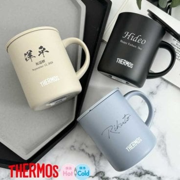 【名入れ 無料】L1 サーモス ステンレス マグカップ THERMOS JDG-352《ネーム》(ステンレスマグ マグ タンブラー 名入れ 真空断熱マグカップ 蓋つき フタ付き 保温 保冷 コーヒー 紅茶 ギフト 誕生日 プレゼント 記念品 お祝い 名前入り おしゃれ かわいい 北欧 350ml)