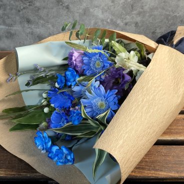 【ブルー】スマートなイメージで贈る青紫の花束【男性】 季節のお花 フラワー ブーケ 上司 両親 母親 お祝い 発表会 入学 卒業 就職祝 引越し祝い 新築祝い 結婚記念日 誕生日 出産祝い 退職　ギフト プレゼント かわいい 清楚 上品 おしゃれ ピンク